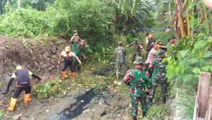 Menjaga Kebersihan Lingkungan, Koramil 08/Duren Sawit Giat Karya Bakti