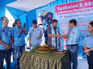 Acara peresmian Sekretariat Tim 8 RIBBP mengadakan sukuran