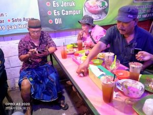 Mengunjungin usaha Heri warung pecel lele yang sudah di gelutinya