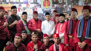 Jalin Silaturahmi Polres Jaktim Hadiri Pelantikan Laskar Adat Betawi Dan Berikan Yankes