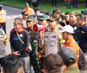 Polres Metro Bekasi Kerahkan Ratusan Personil Gabungan  Lakukan Pengaman dan Pengawalan  Hari Buruh 1 Mei 2024