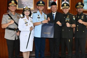 Komandan Lanal Bandung Hadiri Upacara Serah Terima Jabatan Danlanud Husein Sastranegara Bandung