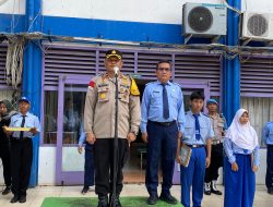 Kapolsek Koja Berikan Piagam Penghargaan Kepada Siswa SMK Cikini*