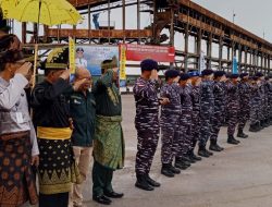 *Komandan Lanal Dumai Sambut Kedatangan KRI Dewa Ruci Bersama Rombongan MBJR 2024 di Kota Dumai*