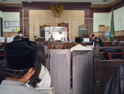 Kini mantan kades kohod Rohaman bin Ungi di jatuhkan tuntutan satu tahun penjara dalam persidangan di Pengadilan Negeri Kota Tangerang, Provinsi Banten