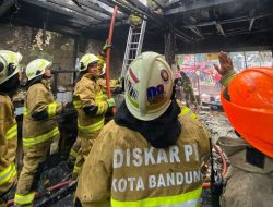 Diskar PB Kota Bandung Berhasil Padamkan Kebakaran di Pertokoan Pasar Simpang Dago