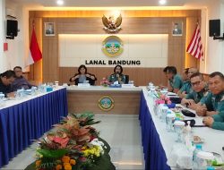 Komandan Lanal Bandung Terima Kunjungan Kerja Ketua Tim Komisi I DPR RI di Mako Lanal Bandung