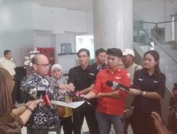 Tim pengacara Dini Sera Afriyanti hari ini memenuhi panggilan Komisi Yudisial (KY) terkait laporan kepada hakim Pengadilan Negeri Surabaya yang memberi vonis bebas kepada Gregorius Ronald