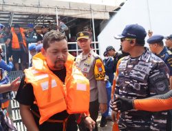 Lanal Banjarmasin Evakuasi KM. Niki Sejahtera Yang Terbakar di Perairan Masalembo