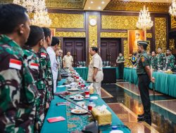 Panglima TNI Dampingi Menhan RI Beri Pembekalan 40 Nakes TNI Yang Akan Bertugas dalam Misi Kemanusiaan Gaza