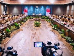 Presiden Jokowi Gubernur Adalah Ujung Tombak Penyambung Daerah dan Pusat. Rabu -14 Agustus 2024,