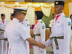 Komandan Lanal Tarempa Hadiri Upacara Pengukuhan Pengibar Bendera Pusaka Tingkat Kabupaten Kepulauan Anambas 2024