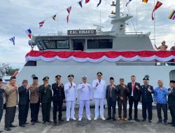 KAL Hinako I-2-19 Lanal Nias Mendukung Kegiatan Upacara Tabur Bunga Dalam Rangka HUT Kemerdekaan RI Ke-79 Tahun 2024 di Perairan Lahewa