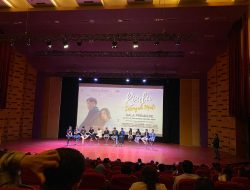 film Rindu Setengah Mati ini mengangkat sinopsis Rindu setengah mati mengisahkan tentang dua orang yang sudah menyelesaikan kisah cinta nya namun tidak sepenuhnya