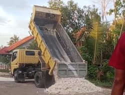 Warga Saorajae Secara Swadaya Laksanakan Perbaikan Jalan Rusak