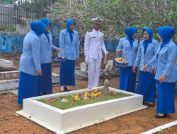 DALAM RANGKA HUT JALASENASTRI KE -78 TAHUN 2024, JALASENASTRI LANAL BINTAN LAKSANAKAN TABUR BUNGA