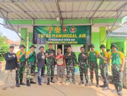 Babinsa Desa Kemuning Terlibat Aktif Dalam Karya Bakti TNI AD Di Mushola Al Ahyar