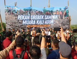 Acara pekan gerebek sampah & tanam pohon di area hutan mangrove Kaliadem Pelabuhan Muara Angke