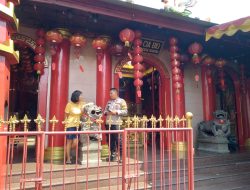 Wujud Pemeliharaan Kamtibmas, Bhabinkamtibmas Duri Pulo Sambang Ke Vihara Lo Cia Bio