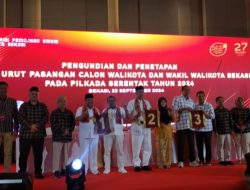 Komisi Pemilihan Umum (KPU) Kota Bekasi melakukan pengundian dan penetapan nomor urut untuk 3 (tiga) Pasangan Calon (Paslon) Wali Kota dan Wakil Wali Kota Bekasi yang akan bertarung dalam kontestasi Pemilihan Kepala Daerah (Pilkada) 2024.