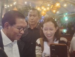 Dalam rangka memenangkan Pilkada DKI Jakarta Pramono Anung-Rano karno mengelar kegiatan sosialisasi yang dilakukan di sebuah pesisir seafood meruya