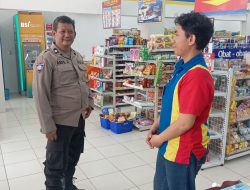 Bhabinkamtibmas Kebon kelapa kunjungi Indomaret Jl. Batu ceper dan sampaikan pesan Kamtibmas