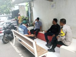 Bhabinkamtibmas Petojo Utara melaksanakan sambang wilayah ke Jl. Petojo utara 2