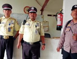 Bhabinkamtibmas Gondangdia Sambang Petugas Pamdal Kantor Bawaslu R.I Perihal Pilkada Aman dan Damai