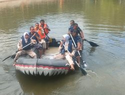 Personel TNI AL Bandung Laksanakan Latihan Dayung Perahu Karet