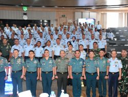 Komandan Lanal Bandung Dampingi Kasal Berikan Pembekalan Kepada Pasis Sesko AU Angkatan-61 TP 2024