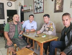 Bhabinkamtibmas Dan Babinsa Kebon Kacang Patroli Dialogis Sampaikan Pilkada Damai Kepada Ketua RW 08