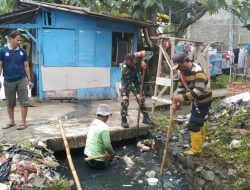 Kerja Bakti Antisipasi Wabah DBD, Koramil 10/Sukatani Gandeng Aparatur Desa Sukamanah