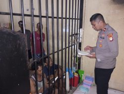 Kapolsek Kelapa Gading Bagikan Al-Qur’an kepada Tahanan: Wujudkan Pendekatan Humanis Polri