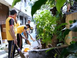 Jaga Kebersihan Mako, Personil Polsek Pademangan Laksanakan Kurve Bersama