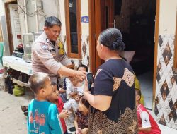 Polsek Kelapa Gading Berbagi: 50 Kotak Susu untuk Balita di Kp. Rawa Indah