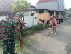 Antisipasi Banjir, Bersihkan Lingkungan Di Kelurahan Sukarasa