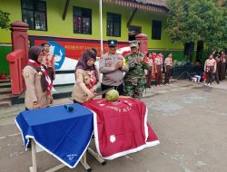 Babinsa Bersama Pramuka Kwartir Ranting Tambun Gelar Kegiatan Bakti Sosial