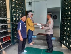 Polres Metro Jakarta Utara dan Polsek Kelapa Gading Gelar Jumat Berkah: Bagikan 100 Paket Nasi untuk Jemaah Masjid Al-Hidayah