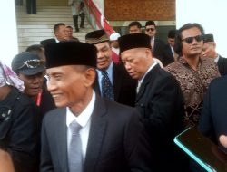Presiden Prabowo Subianto secara resmi melantik Ade Kuswara Kunang, S.H dan dr. Asep Surya Atmaja menjadi Bupati dan Wakil Bupati Bekasi periode 2025 – 2030.