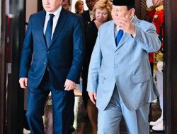 Vladimir Putin dan Prabowo Subianto saat bertemu di Moskow, Rusia.