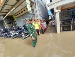 Babinsa Koramil 01 Tangerang Monitoring Banjir Di Wilayah Tangerang