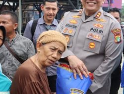 Bakti Sosial Ramadhan Berkah Kapolres Bagikan Sembako di Muara Angke