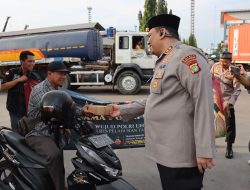 Bulan Ramadhan, Kapolres Gandeng Awak Media Berbagi Takjil untuk Masyarakat
