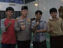 Kapolres Metro Jakarta Utara Laksanakan Sholat Subuh Keliling dan Sosialisasi Hotline 110 di Masjid Al Hijrah Rusun Marunda