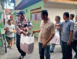 Kapolsek Koja “Jumat Berkah” Berbagi 50 Nasi Kotak Untuk Warga Sekitar di Bulan Suci Ramadan