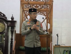 Kapolres Metro Jakarta Utara Laksanakan Jumat Keliling, Jumat Curhat, dan Jumat Berkah di Masjid Jami Al-Faizin