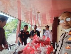 Bukber Pokdarkamtibmas Sektor Tarumajaya dan pembagian takjil kepada masyarakat
