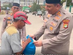 Ramadhan Berbagi Keberkahan, Kapolres Bagikan Sembako dan Himbauan Mudik Aman Keluarga Nyaman dan Hotline 110