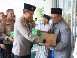 Kapolres Metro Jakarta Utara Gelar Jum’at Keliling, Curhat Warga, dan Bagikan Sembako di Masjid Pembina Ancol