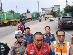 Akibat Meningkatnya Aktivitas di Pelabuhan Tj Priok,Ruas Jalan Wilayah Jakarta Utara Dan Sekitar Macet Total